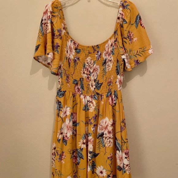 Blue Rain Dresses & Skirts - Beautiful Summer Yellow Floral Boutique Dress 💛